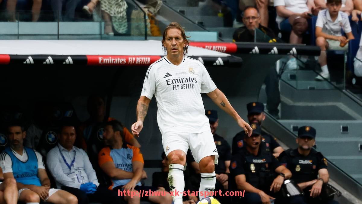 星空体育-英超联赛中30号球衣的代表球员及背后故事